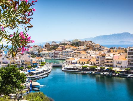 Reiseziele weltweit: Ein mediterraner Hafen
