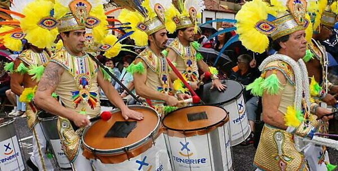 Großer Karnevalsumzug auf Teneriffa