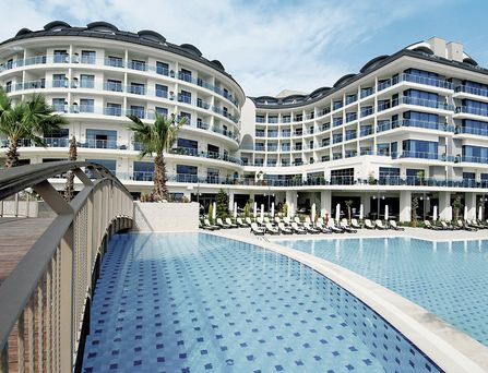 Commodore Elite Suites & Spa