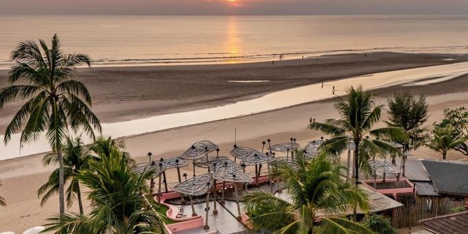 Apsara Beachfront Resort and Villa