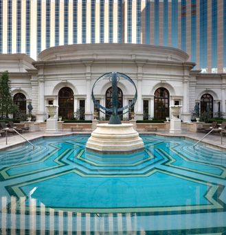 Außergewöhnliche Hotels: Poollandschaft eines Hotels