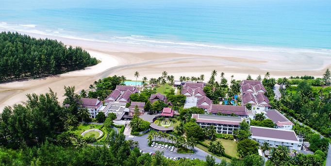 Apsara Beachfront Resort and Villa