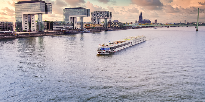 Kreuzfahrtschiff in Köln