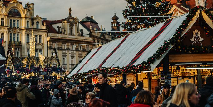 Reges Treiben auf einem Weihnachtsmarkt