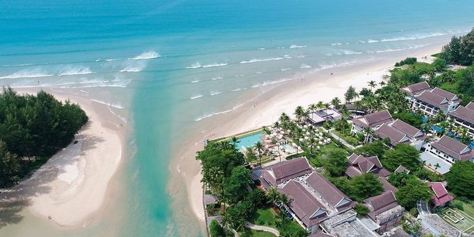 Apsara Beachfront Resort and Villa