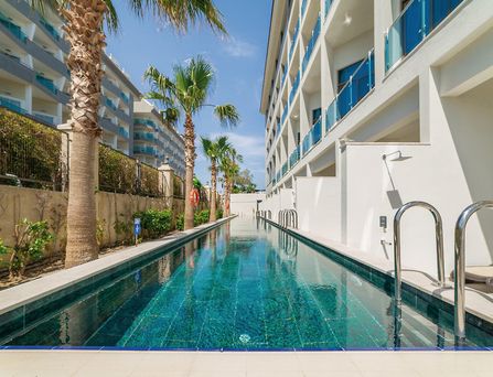 Commodore Elite Suites & Spa