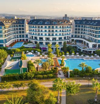 Commodore Elite Suites & Spa