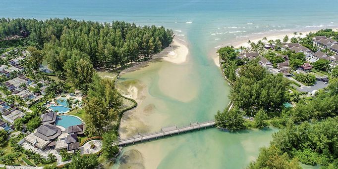 Apsara Beachfront Resort and Villa