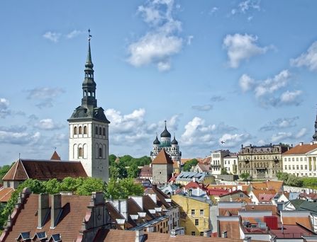 Valentinstag 2026: Die Skyline mit Kirchtürmen von Tallinn