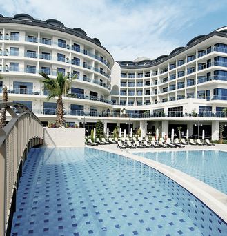 Commodore Elite Suites & Spa
